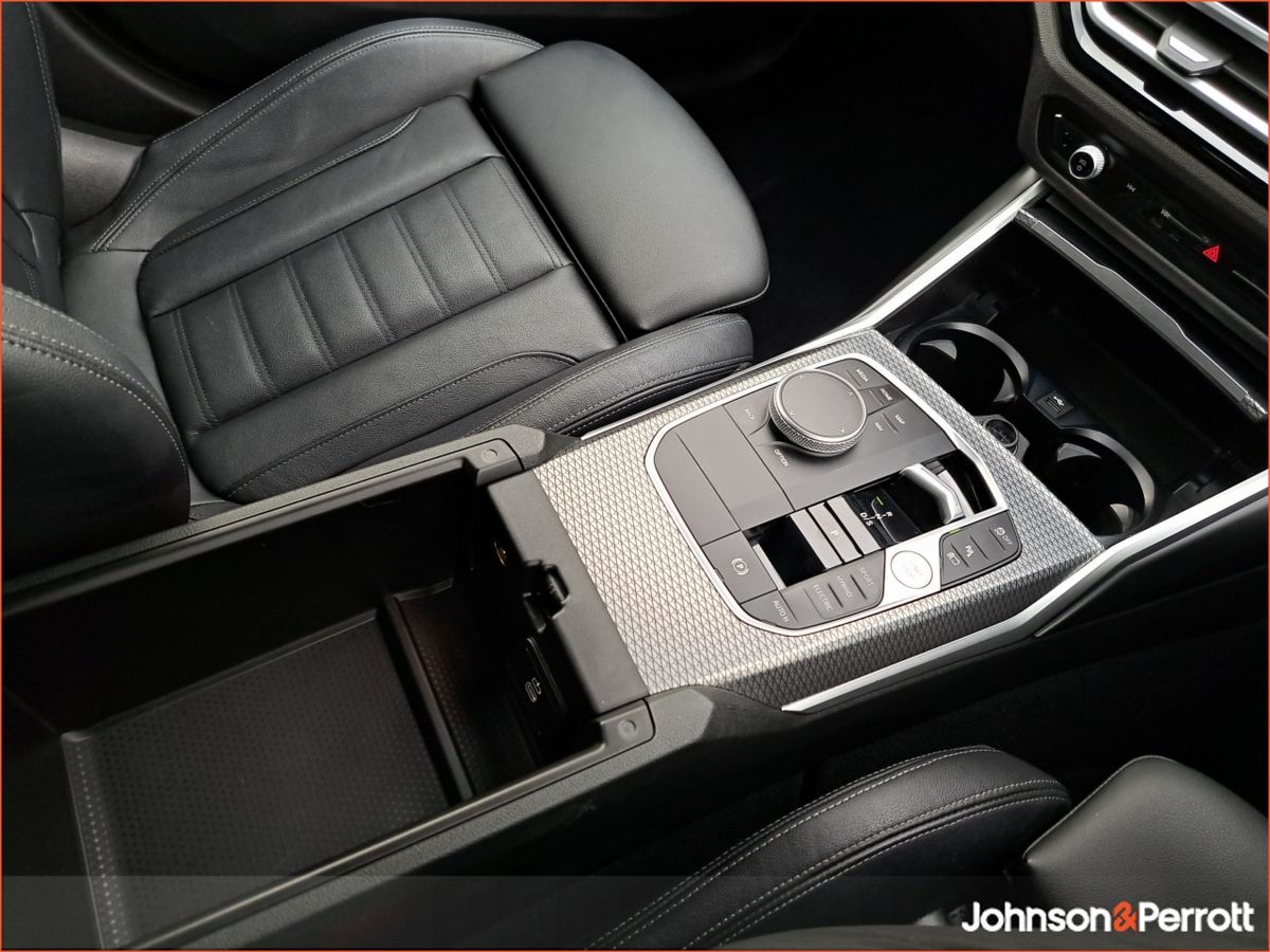 BMW 3-Series M SPORT PRO HUGE SPEC