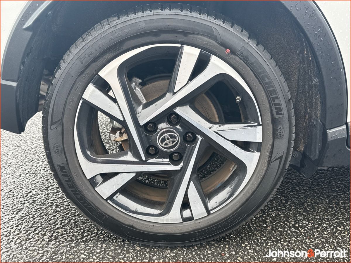 Toyota C-HR 1.8 HYBRID SPORT