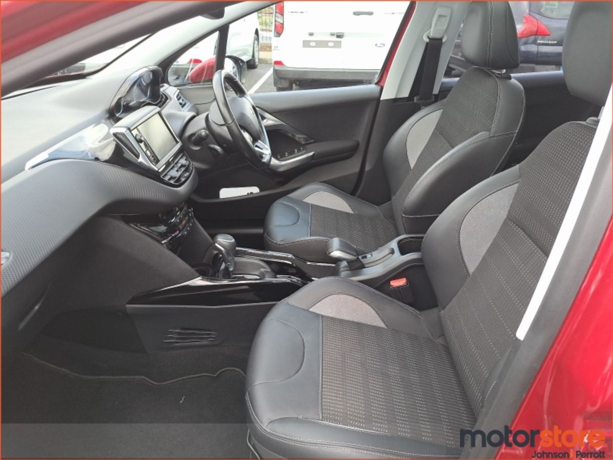 Peugeot 2008 1.2 PureTech 110 Auto Allure