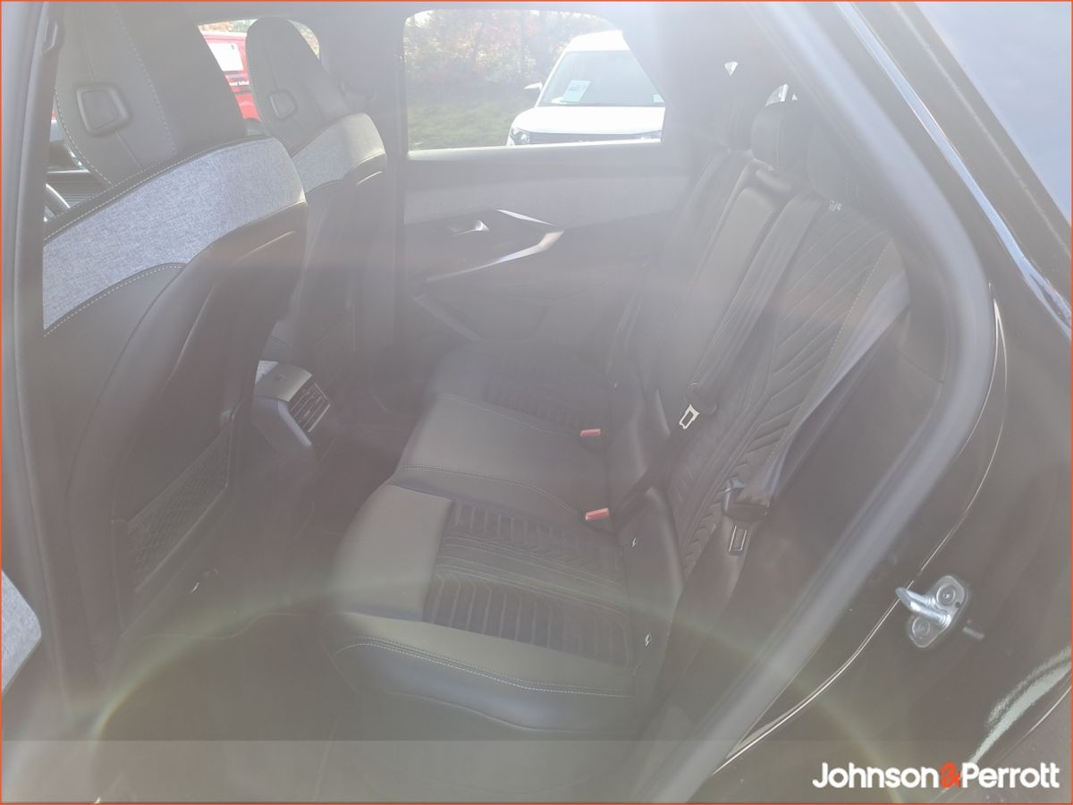 Peugeot 3008 2025 GT EV 73KWH - LIKE NEW !