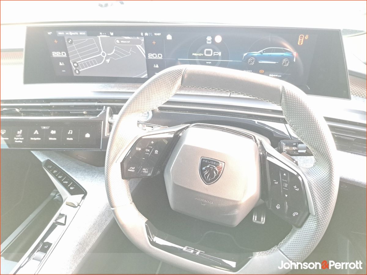 Peugeot 3008 2025 GT EV 73KWH - LIKE NEW !