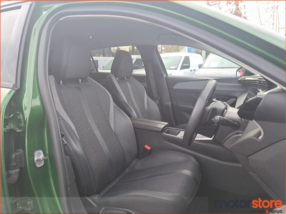 Peugeot 308 AUTO LIKE NEW CONDITION