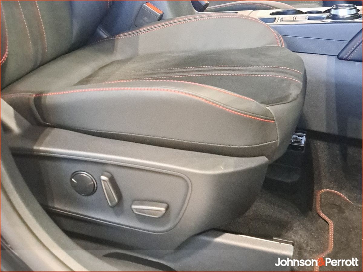 Ford Kuga 2.5 Duratec 243PS Plug-In Hybrid CVT Automatic