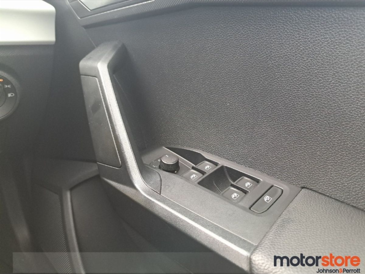 SEAT Arona 1.0 SE + Petrol Automatic I LOW MILEAGE