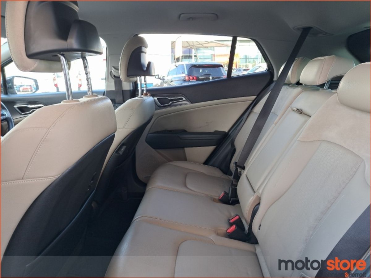 Kia Sportage 1.6 PHEV | TOP SPEC | ONE LADY OWNER