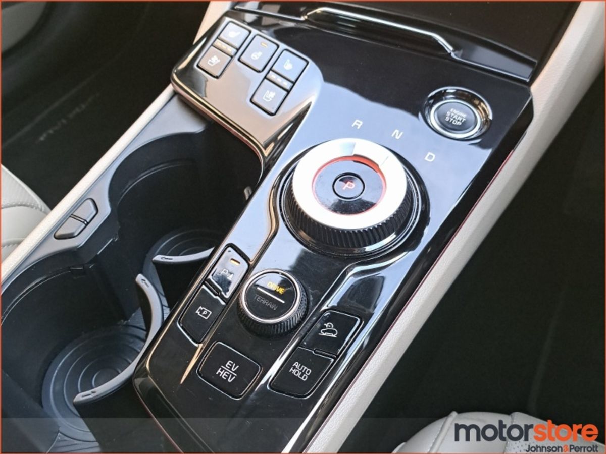 Kia Sportage 1.6 PHEV | TOP SPEC | ONE LADY OWNER