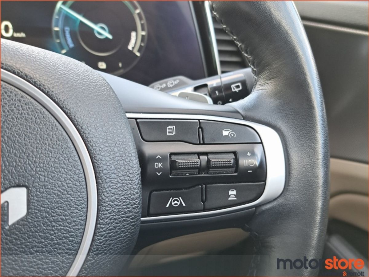 Kia Sportage 1.6 PHEV | TOP SPEC | ONE LADY OWNER