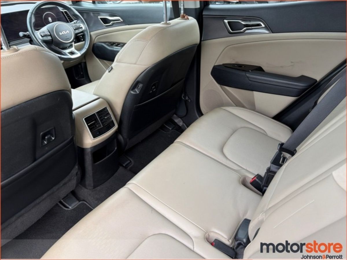 Kia Sportage 1.6 PHEV | TOP SPEC | ONE LADY OWNER