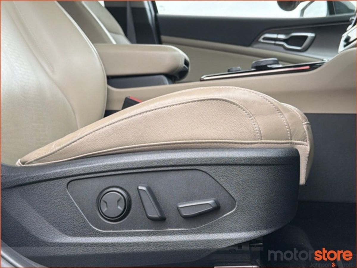 Kia Sportage 1.6 PHEV | TOP SPEC | ONE LADY OWNER