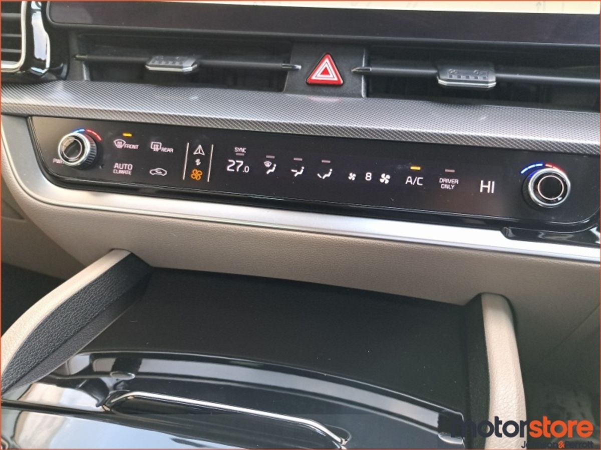 Kia Sportage 1.6 PHEV | TOP SPEC | ONE LADY OWNER