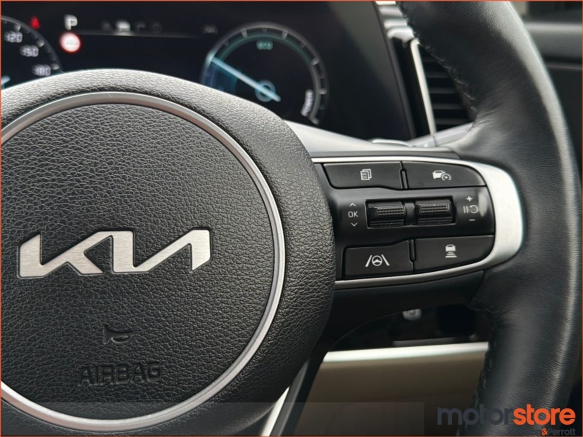 Kia Sportage 1.6 PHEV | TOP SPEC | ONE LADY OWNER