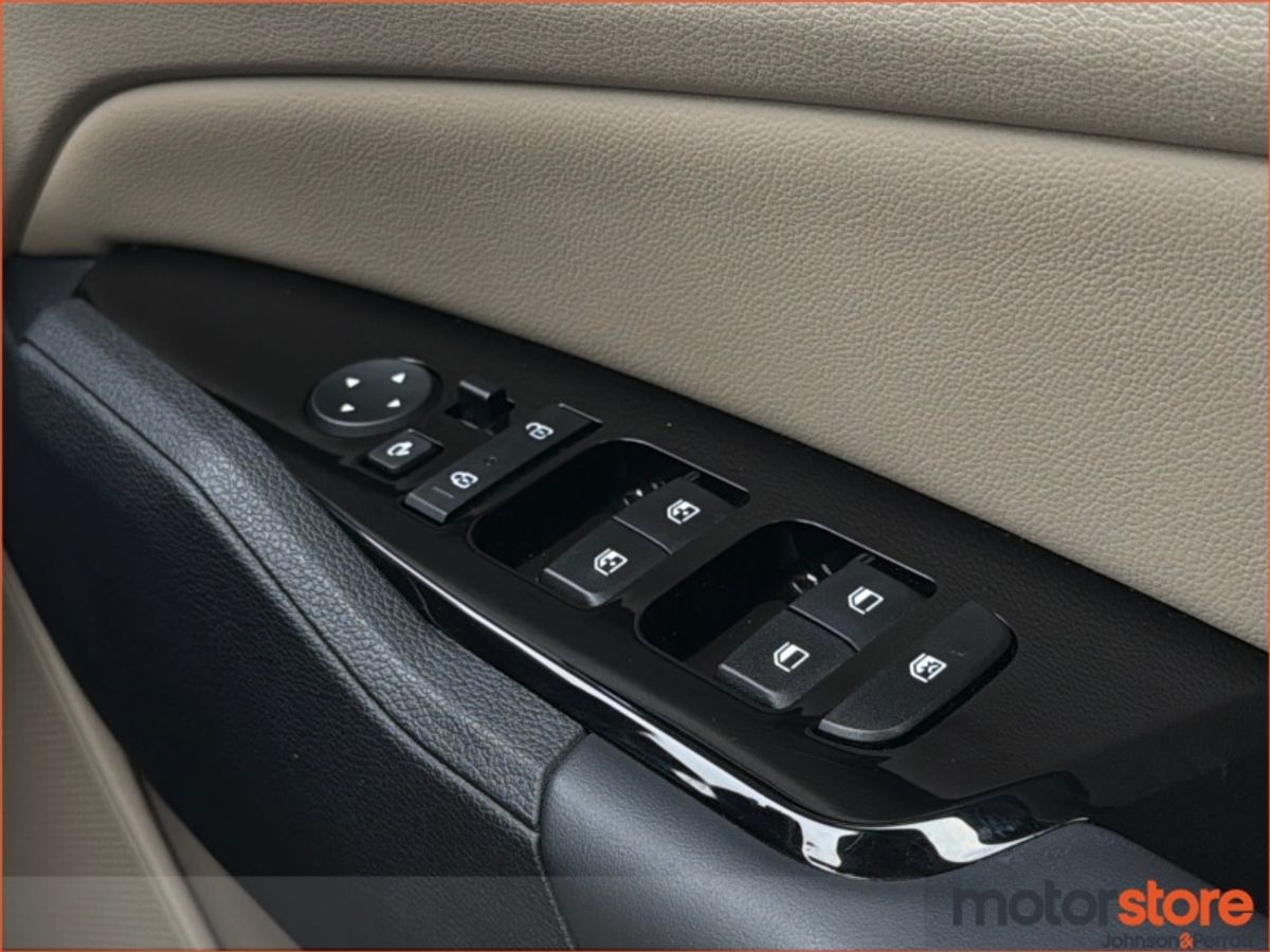 Kia Sportage 1.6 PHEV | TOP SPEC | ONE LADY OWNER