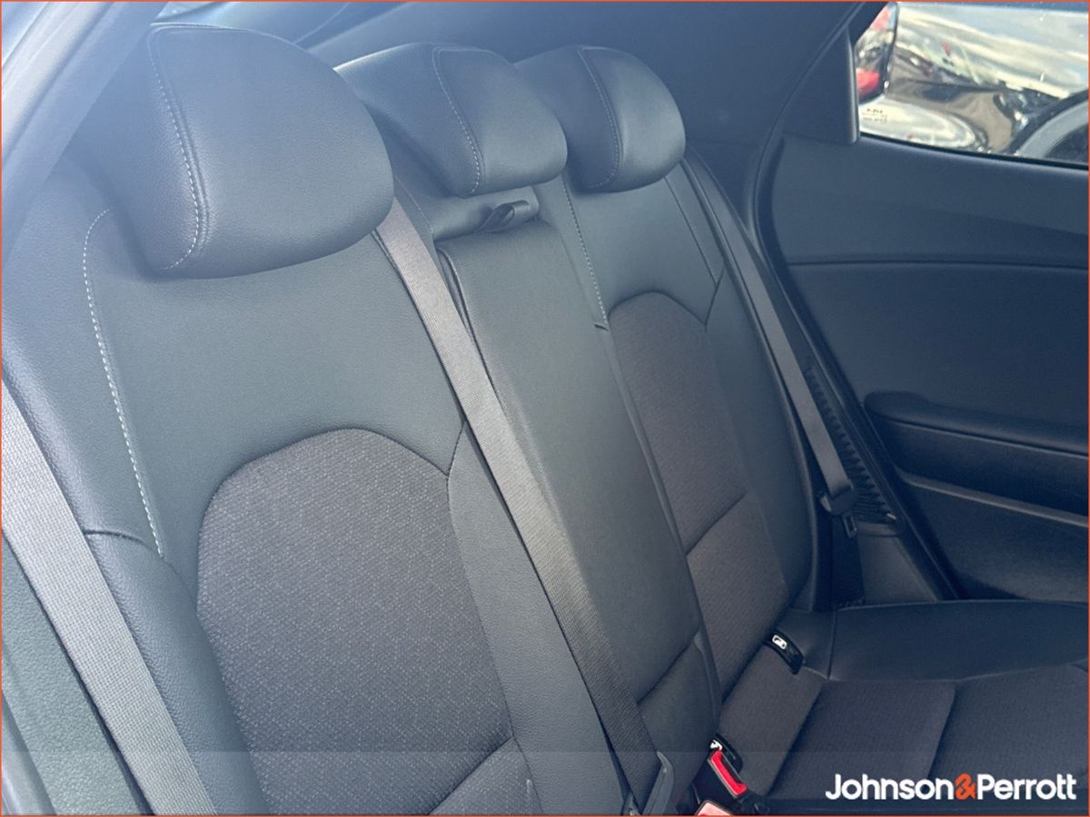 Kia XCeed 1.6 PHEV. TINY MILEAGE!