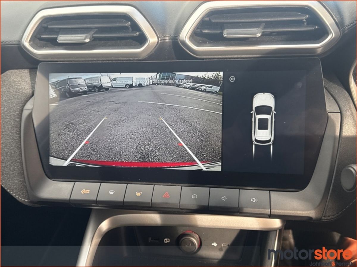 MG ZS Excite HEV **LIKE NEW / HUGE WARRANTY**