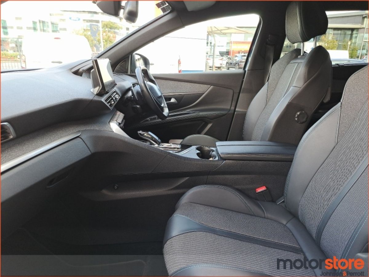 Peugeot 5008 1.5 BlueHDi | Allure | ONE LADY OWNER