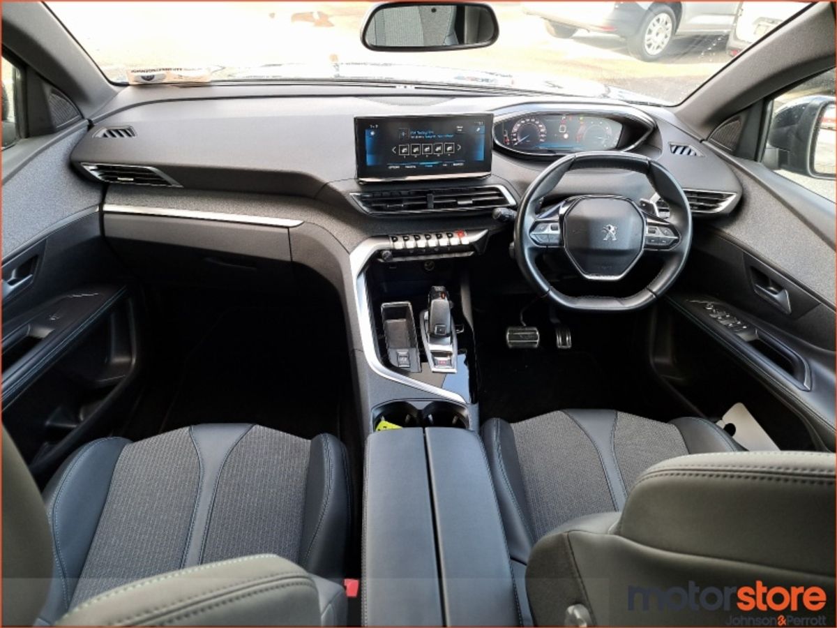 Peugeot 5008 1.5 BlueHDi | Allure | ONE LADY OWNER