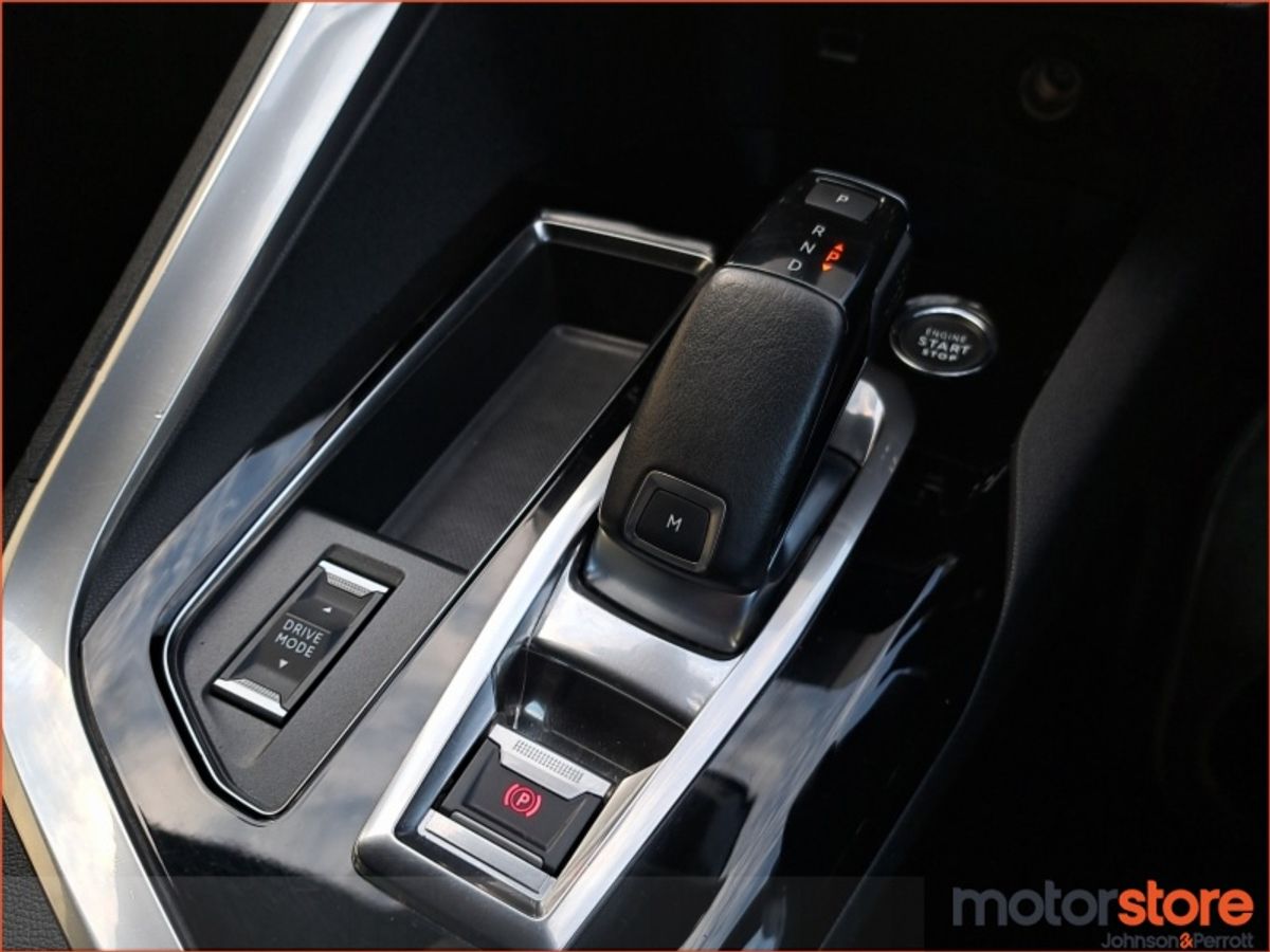 Peugeot 5008 1.5 BlueHDi | Allure | ONE LADY OWNER