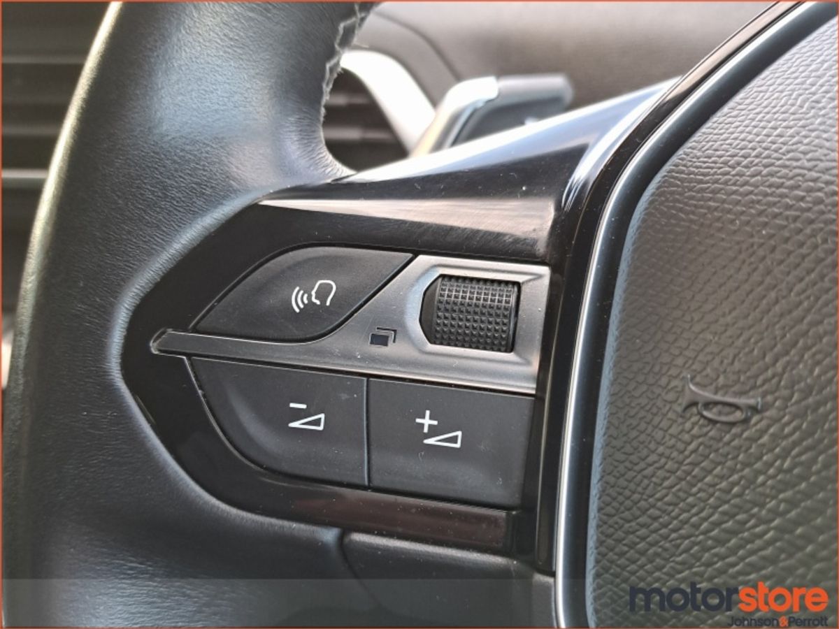 Peugeot 5008 1.5 BlueHDi | Allure | ONE LADY OWNER