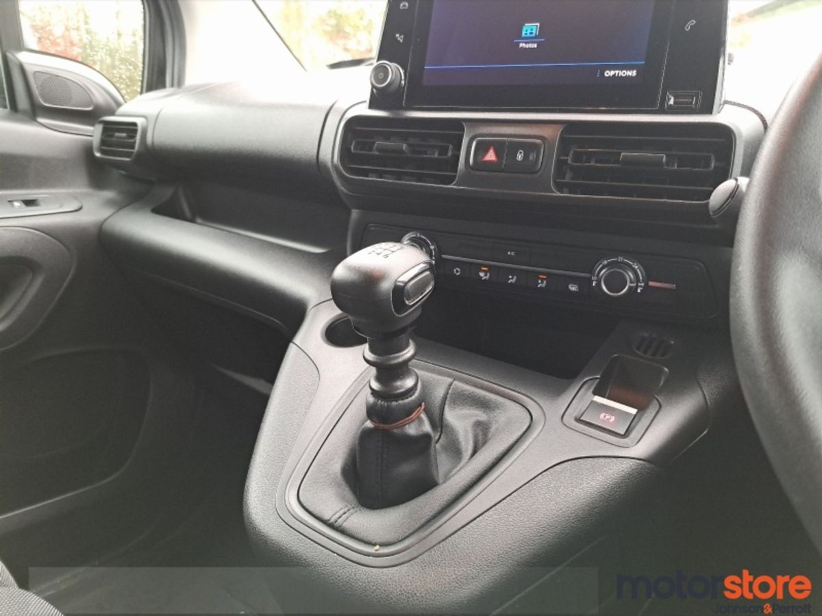 Peugeot Partner PARTNER ACTIVE PLUS 1.5 low kms