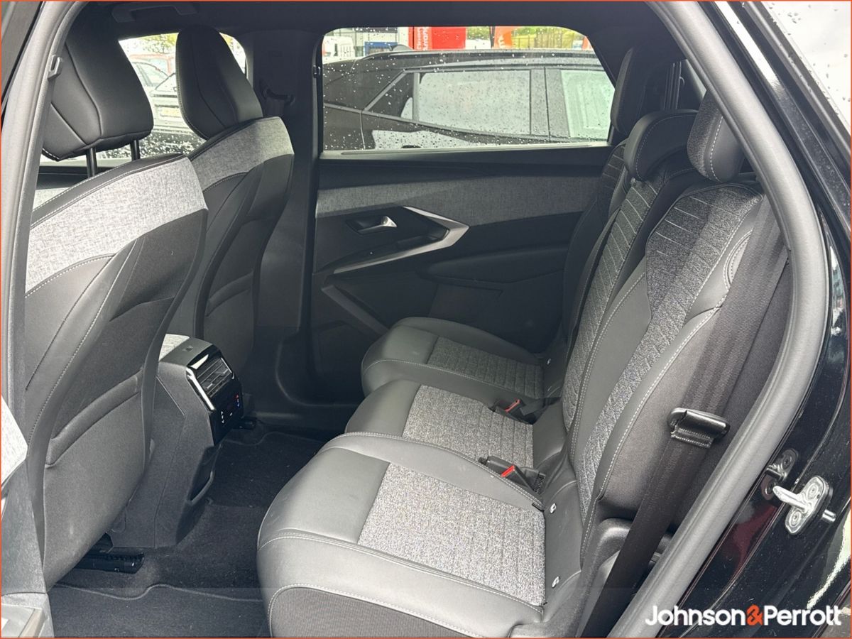 Peugeot 5008 1.2 MHEV Hybrid 145bhp Allure