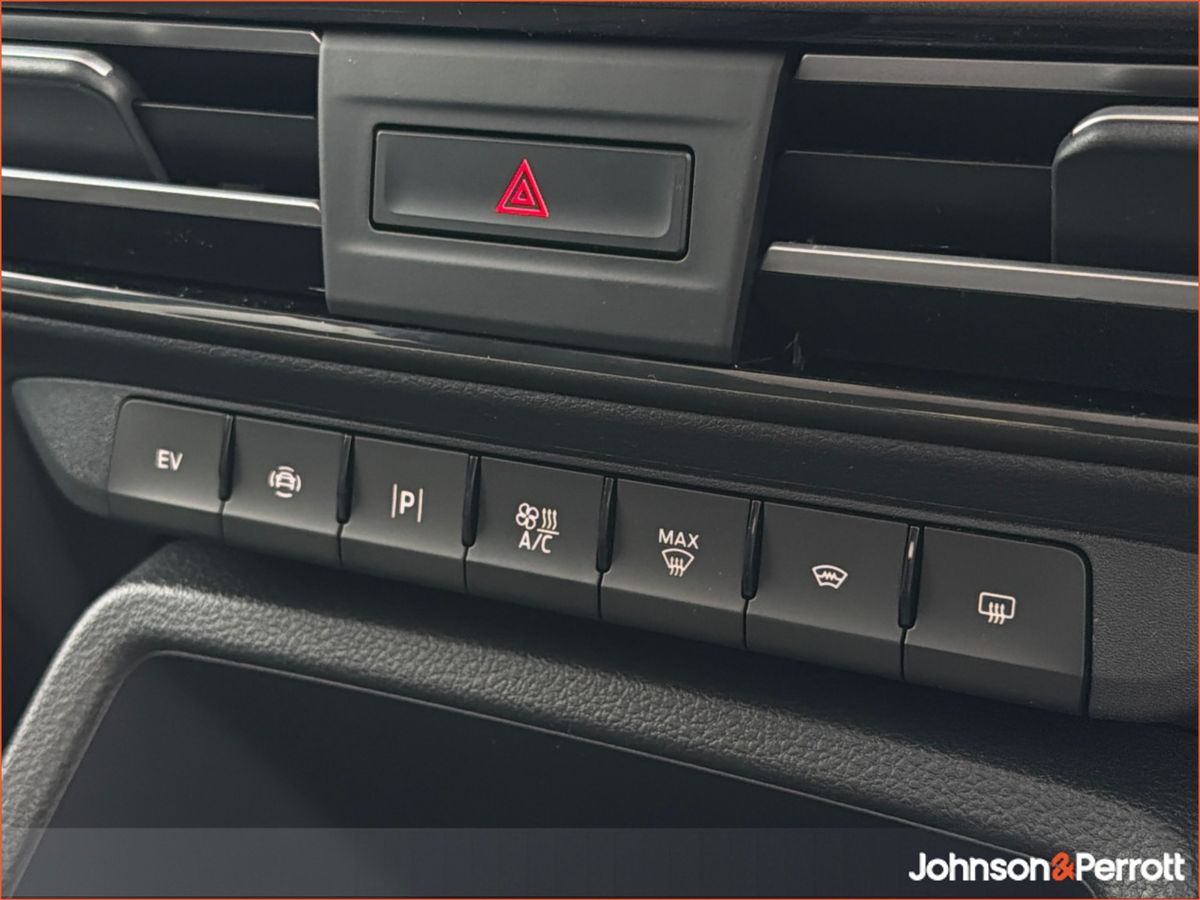 Ford Tourneo Connect 5 Seater I Available in Different Variants