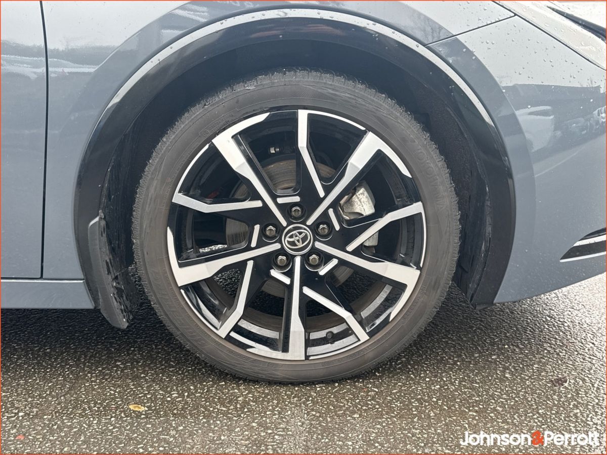 Toyota Prius 2.0 Litre Plug-in Hybrid *VERY LOW MILEAGE*