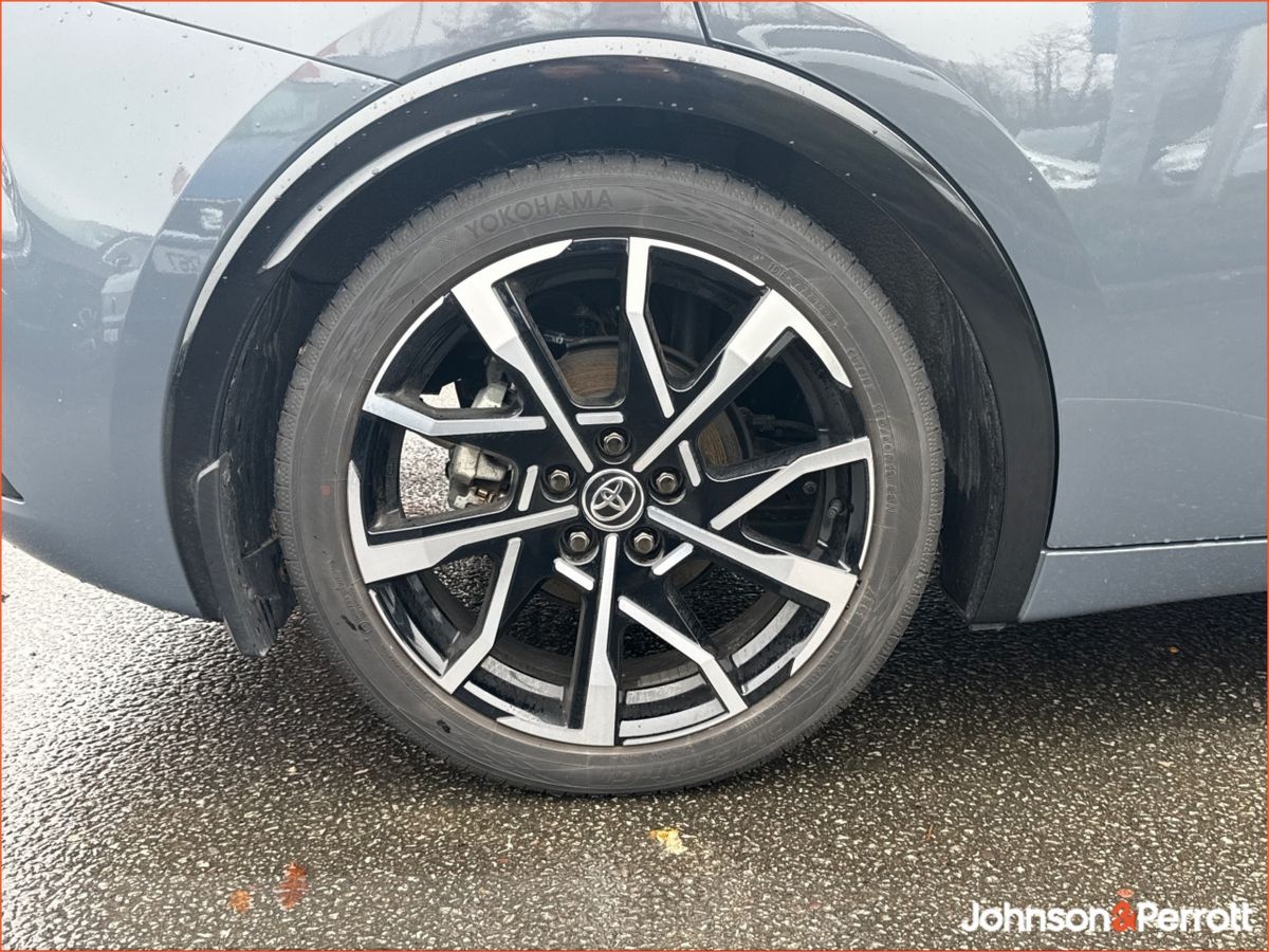 Toyota Prius 2.0 Litre Plug-in Hybrid *VERY LOW MILEAGE*