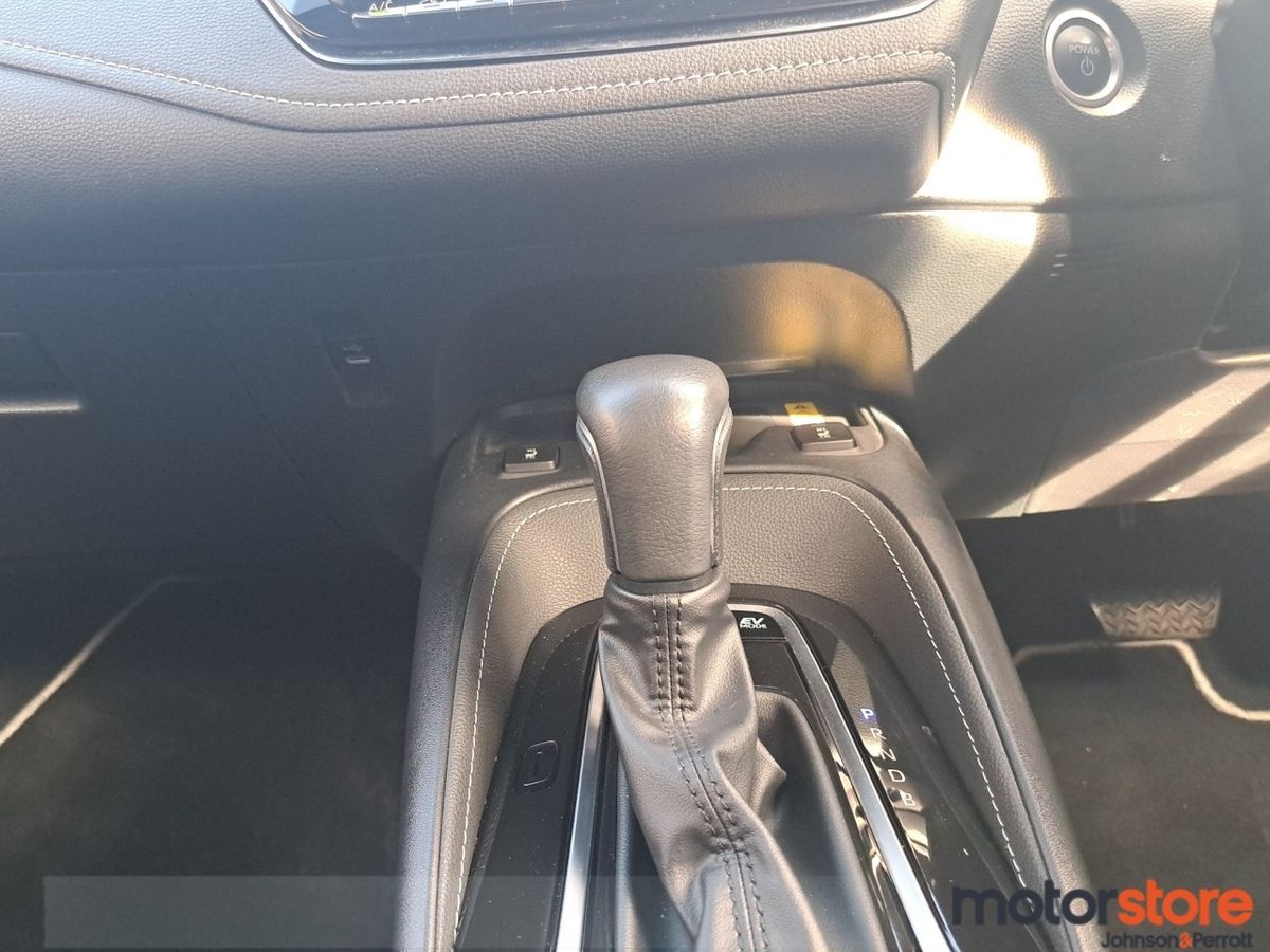 Toyota Corolla 1.8 Hybrid Sol Estate