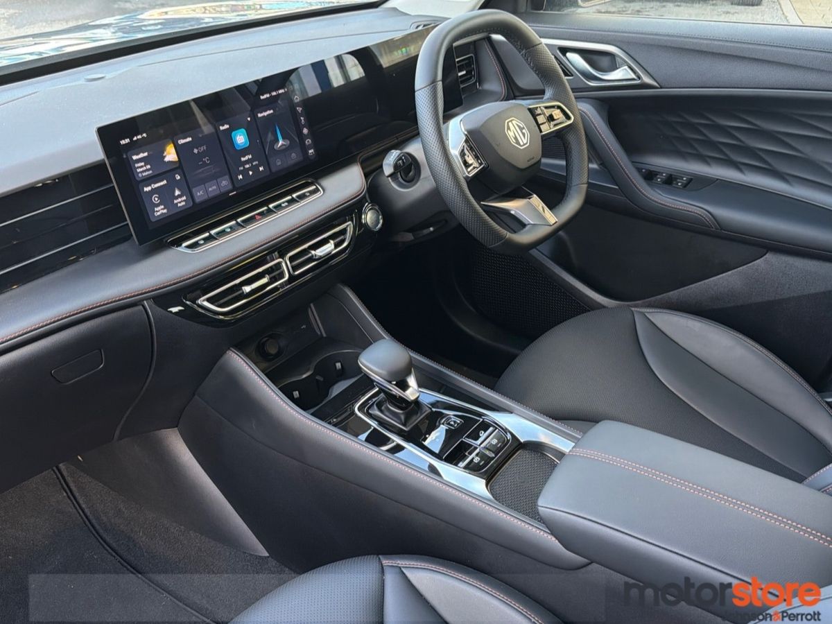 MG HS Plug-in Hybrid Exclusive **TOP SEPC / SAVE €5000**