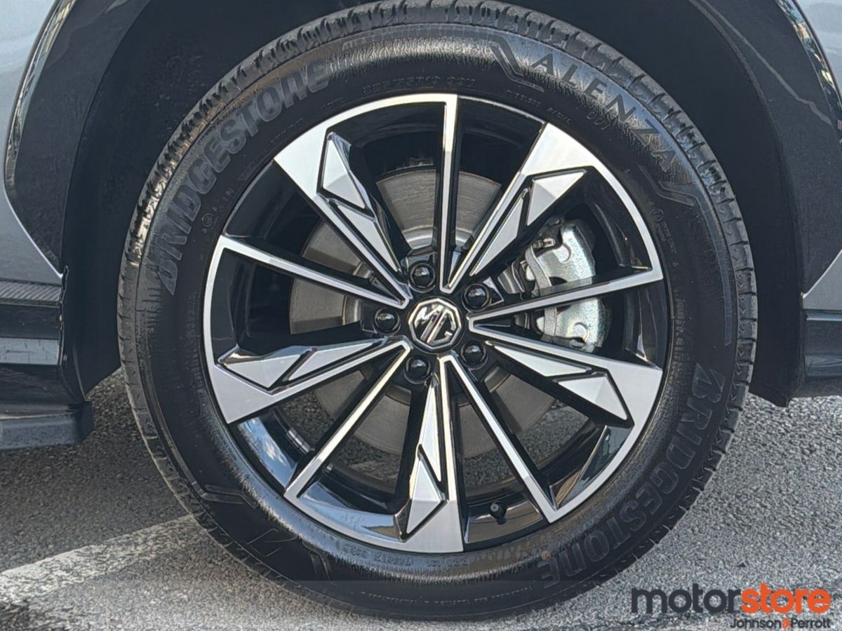 MG HS Plug-in Hybrid Exclusive **TOP SEPC / SAVE €5000**