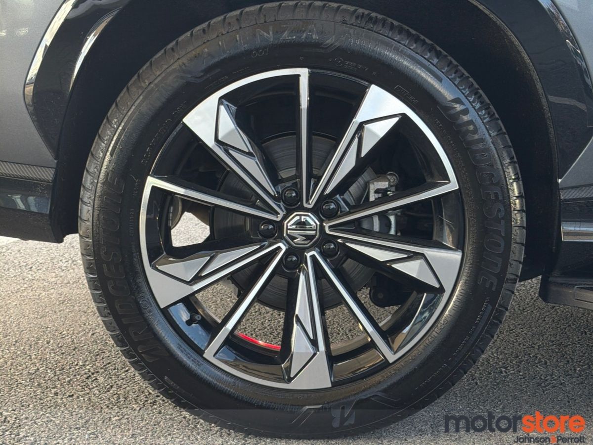 MG HS Plug-in Hybrid Exclusive **TOP SEPC / SAVE €5000**