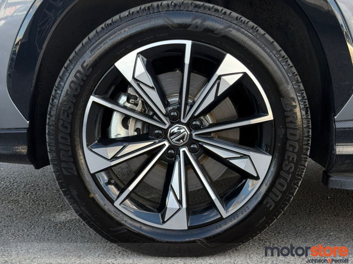 MG HS Plug-in Hybrid Exclusive **TOP SEPC / SAVE €5000**