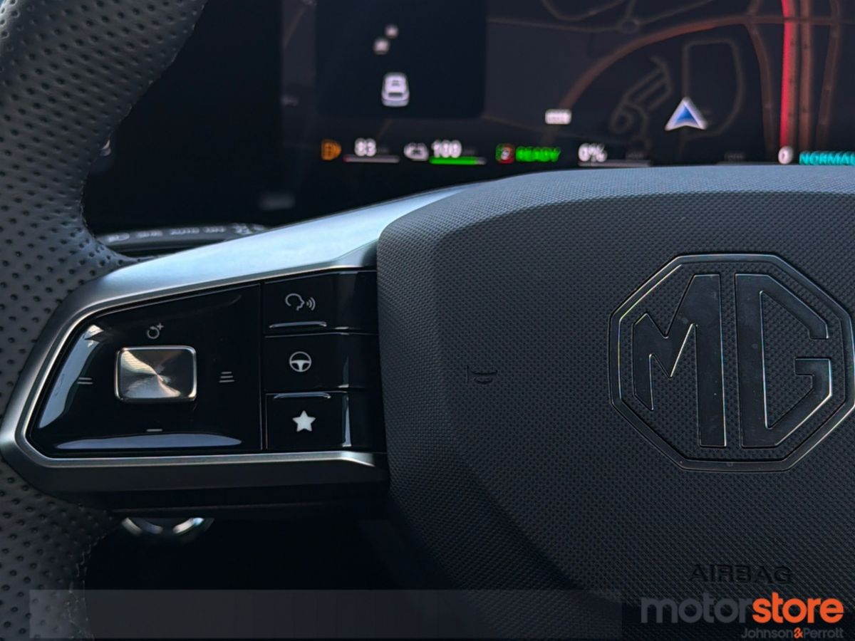 MG HS Plug-in Hybrid Exclusive **TOP SEPC / SAVE €5000**