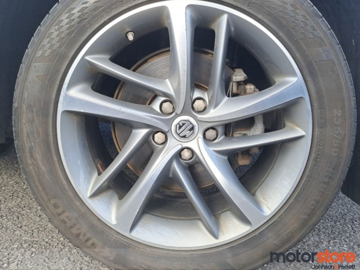 MG HS Plug-in Hybrid **LIKE NEW**