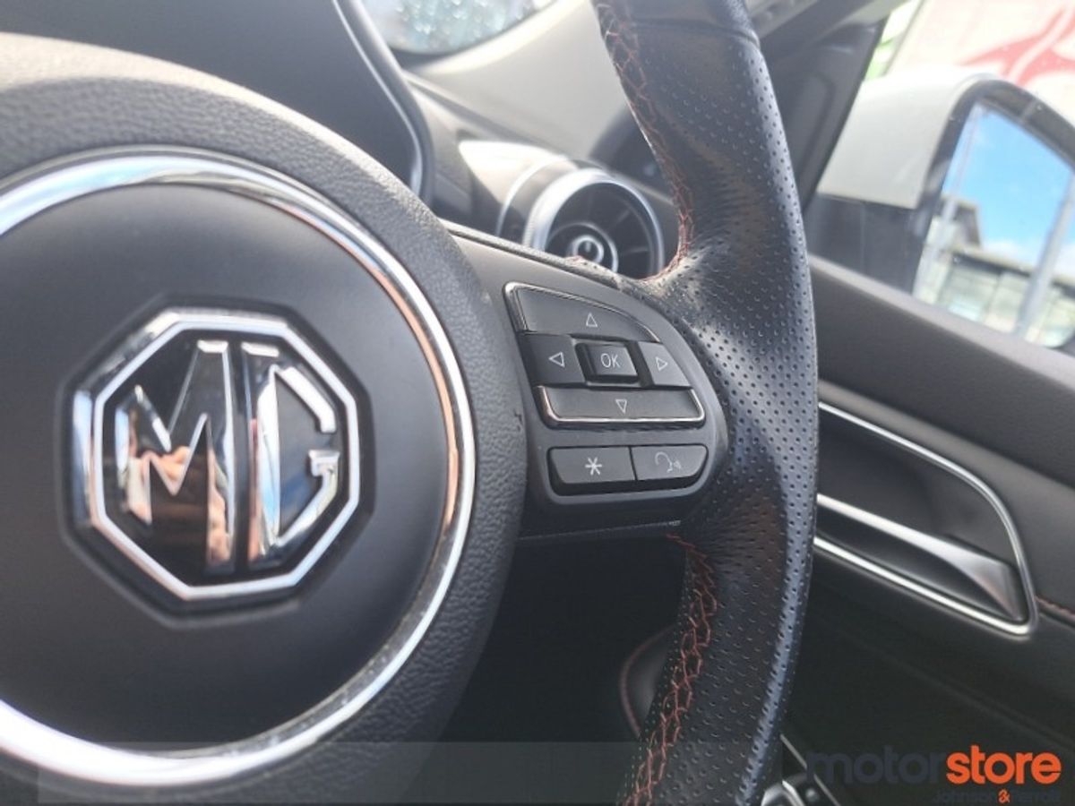 MG HS Plug-in Hybrid **LIKE NEW**