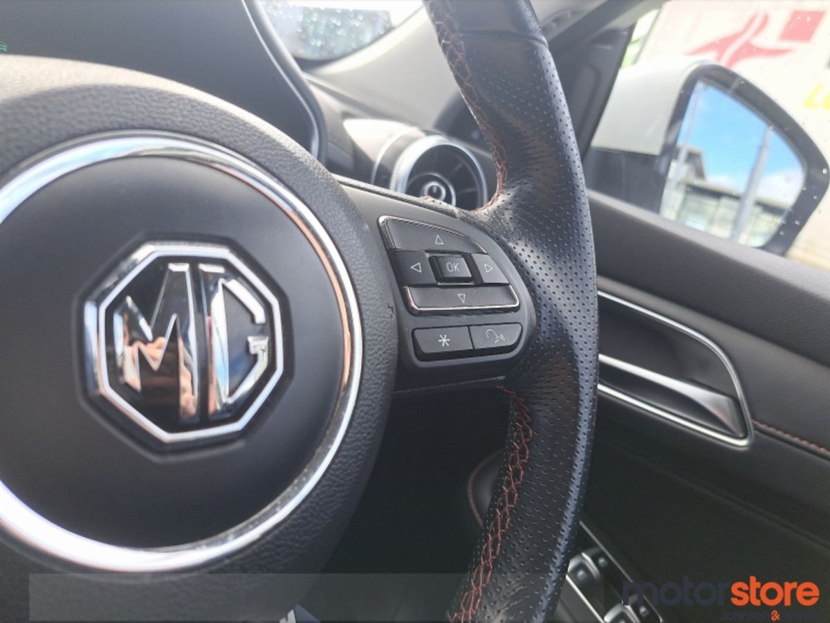 MG HS Plug-in Hybrid **LIKE NEW**