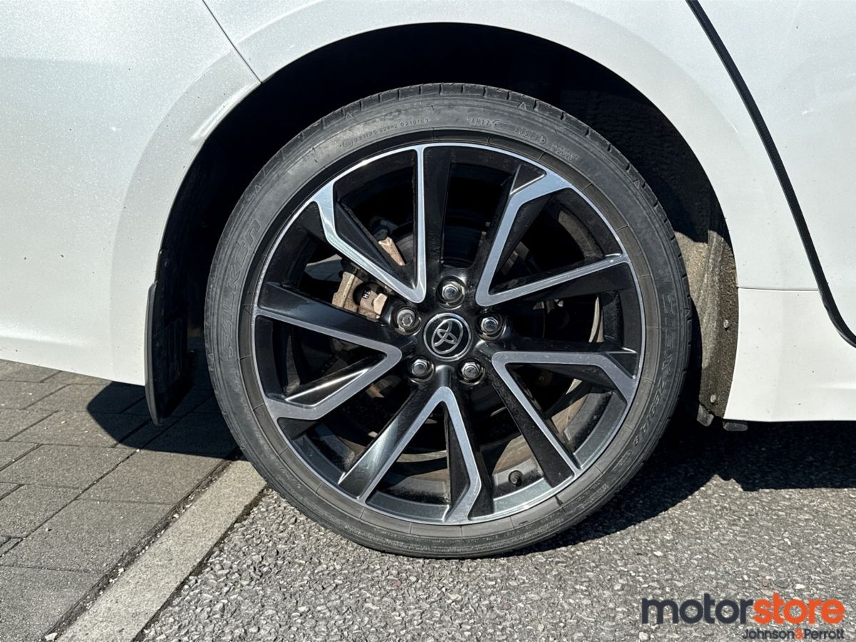 Toyota Corolla 1.8 Hybrid Sol Saloon