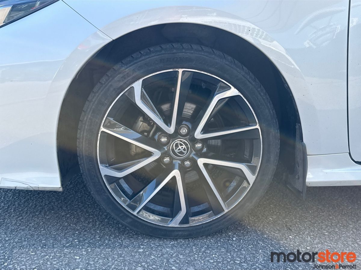 Toyota Corolla 1.8 Hybrid Sol Saloon