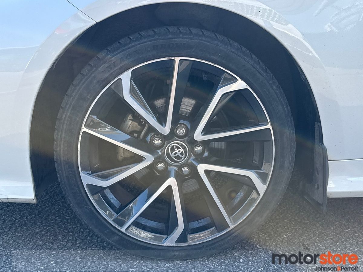 Toyota Corolla 1.8 Hybrid Sol Saloon