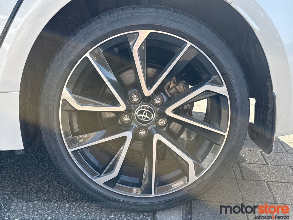 Toyota Corolla 1.8 Hybrid Sol Saloon