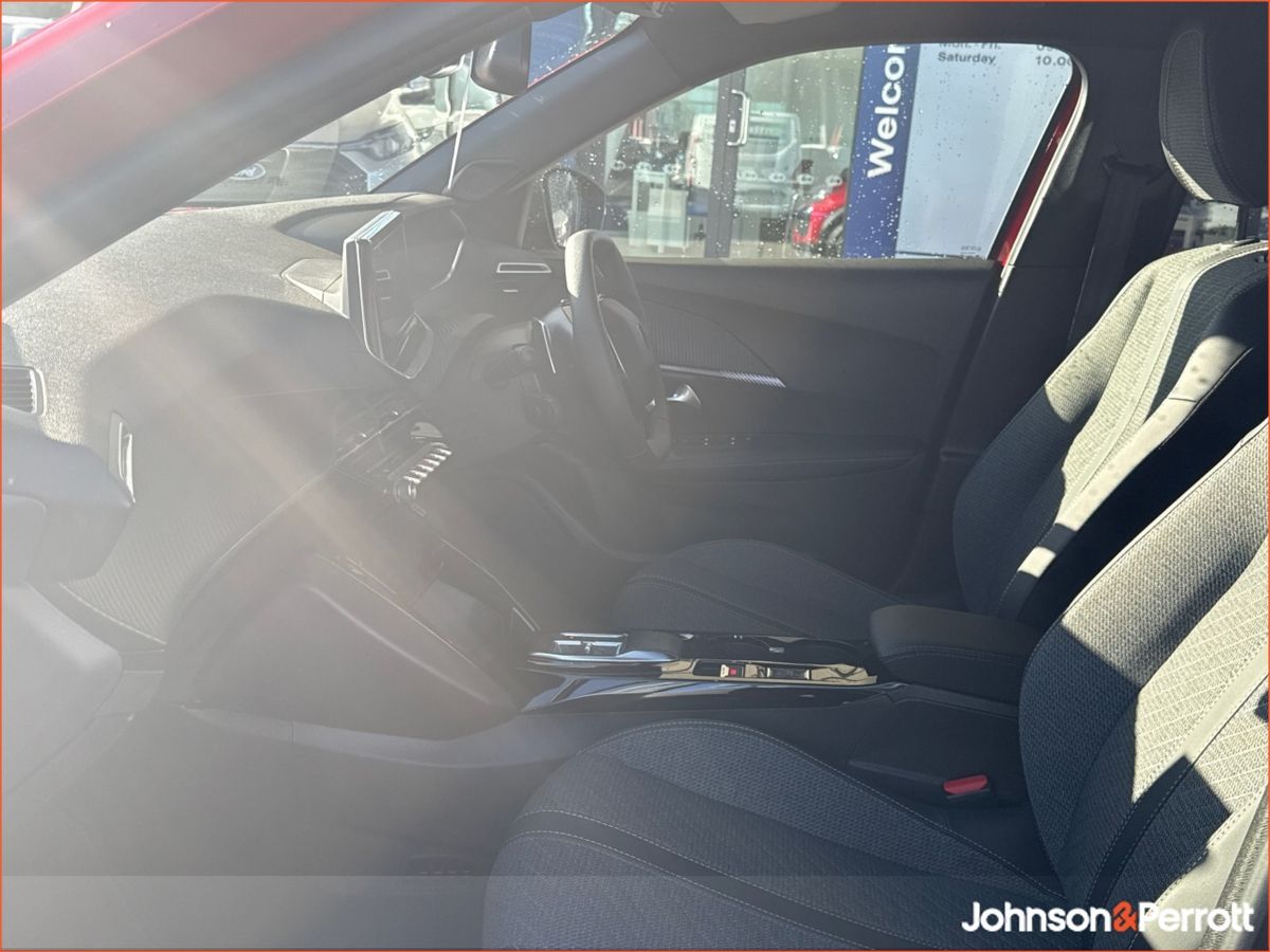 Peugeot 2008 1.2 MHEV Puretech 136bhp Allure