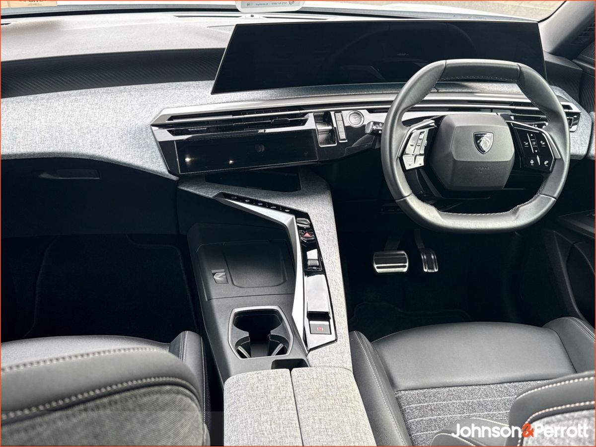 Peugeot 5008 1.2 MHEV 145bhp E-DCS6 Allure