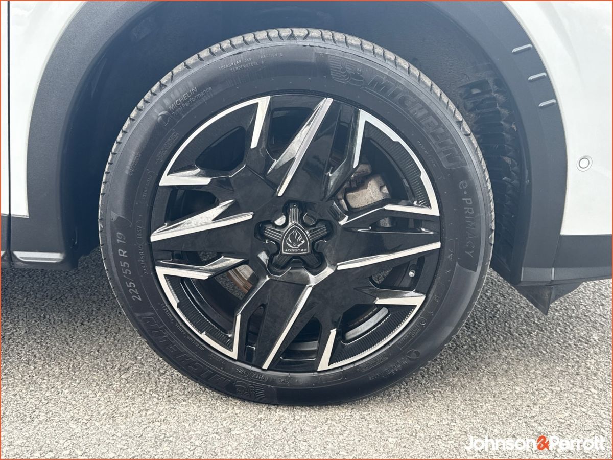 Peugeot 5008 1.2 MHEV 145bhp E-DCS6 Allure