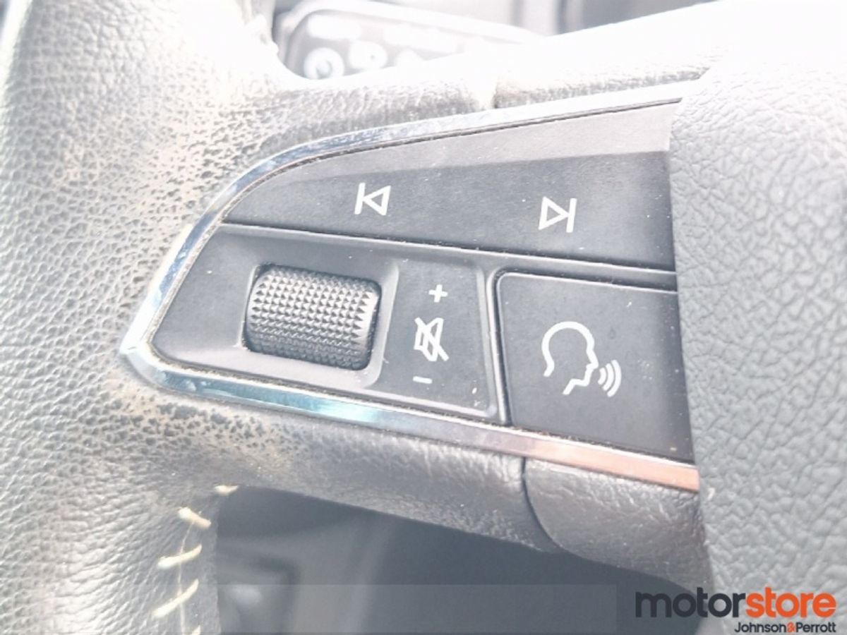 SEAT Arona 1.0TSI 110hp Xcellence *TINY MILEAGE*