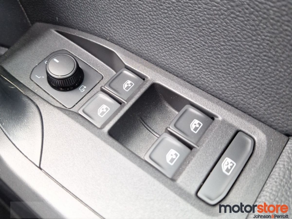 SEAT Arona 1.0TSI 110hp Xcellence *TINY MILEAGE*