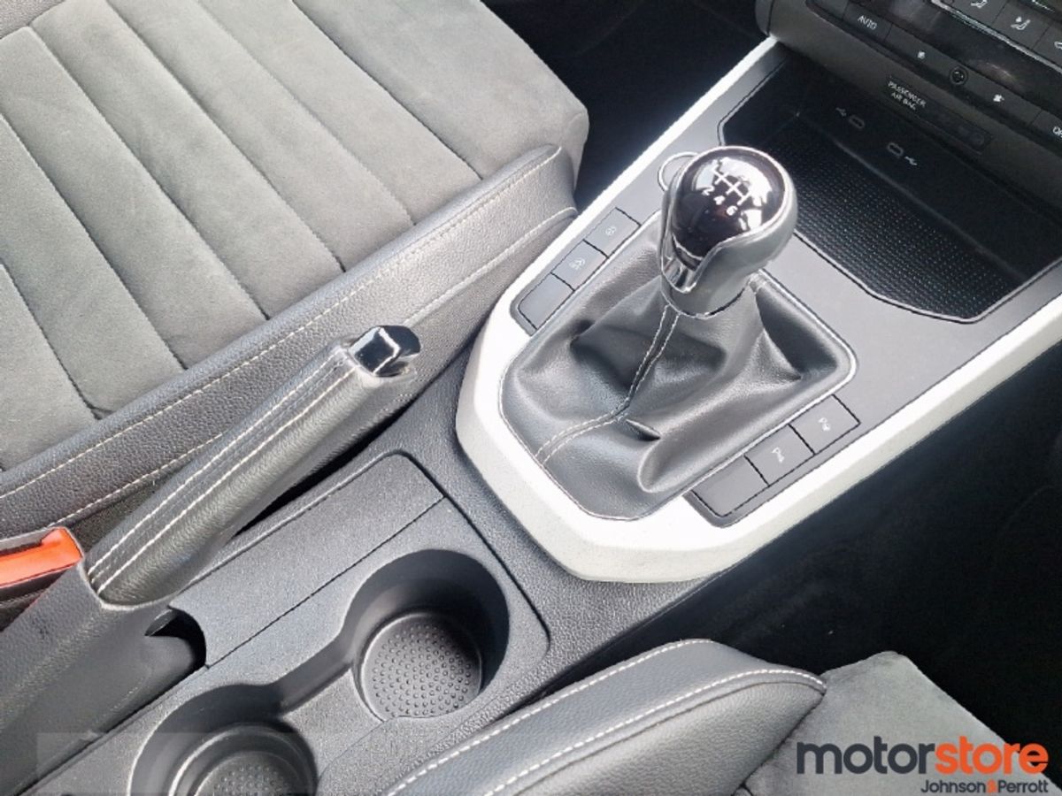 SEAT Arona 1.0TSI 110hp Xcellence *TINY MILEAGE*