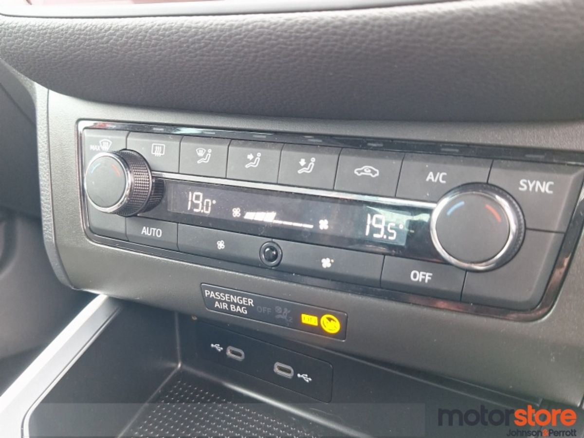 SEAT Arona 1.0TSI 110hp Xcellence *TINY MILEAGE*