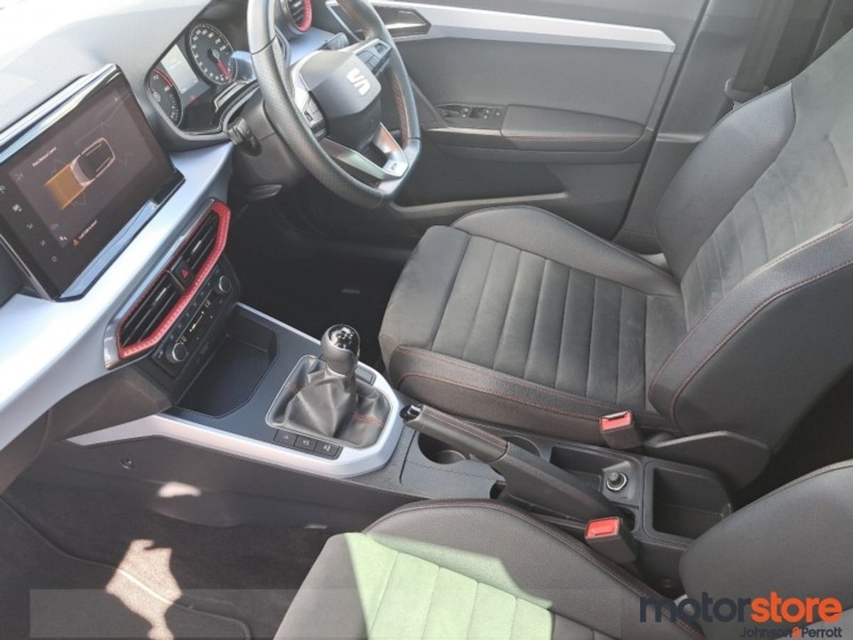 SEAT Arona 1.0TSI 110hp FR **HUGE SPEC / LOW MILEAGE**