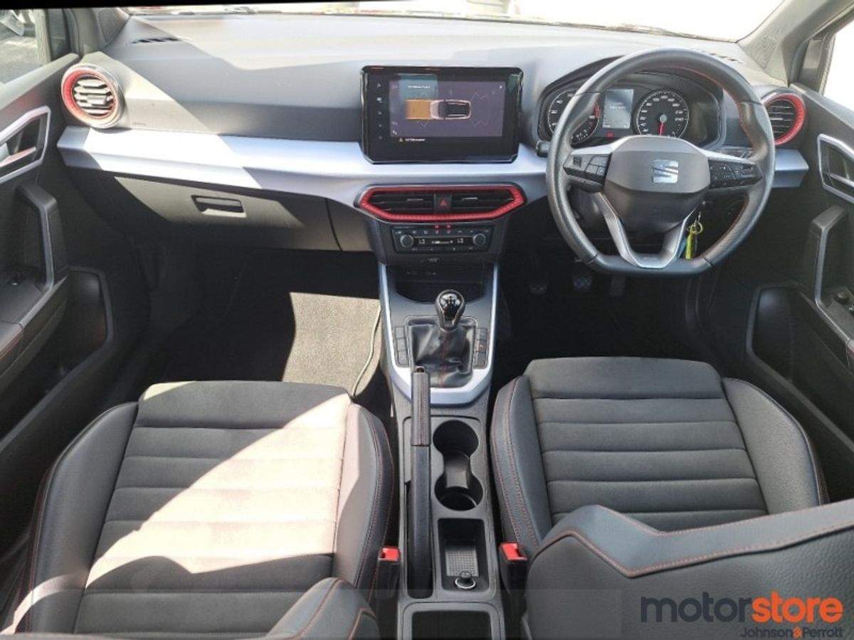 SEAT Arona 1.0TSI 110hp FR **HUGE SPEC / LOW MILEAGE**