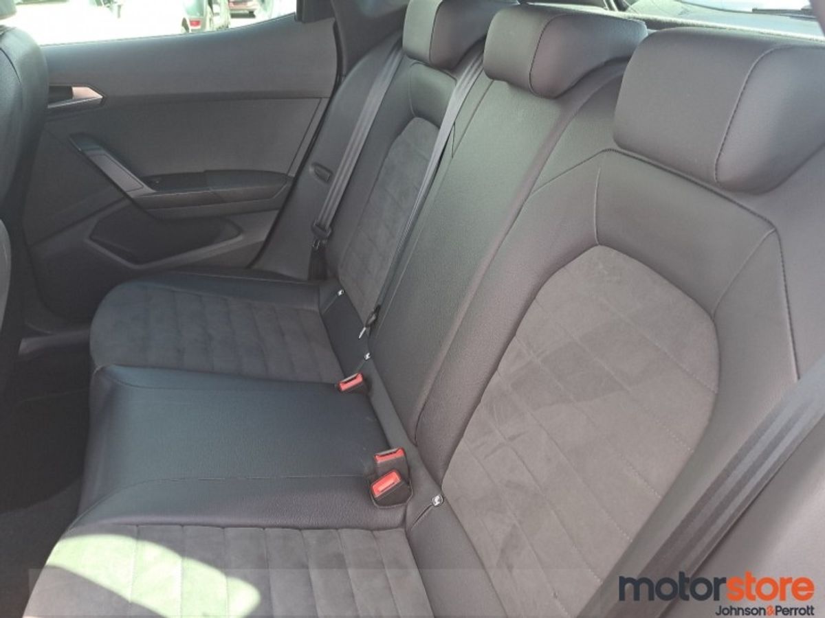 SEAT Arona 1.0TSI 110hp FR **HUGE SPEC / LOW MILEAGE**